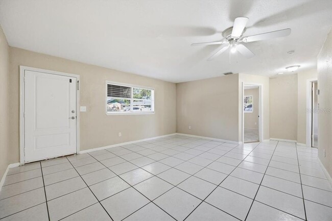 Building Photo - 113 N Lancelot Ave