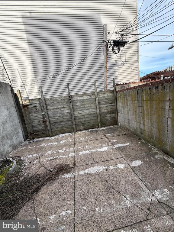 Building Photo - 2423 E Allegheny Ave