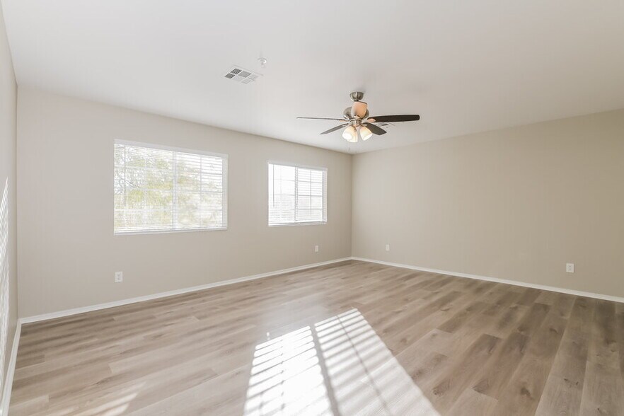 Building Photo - 8932 Spinning Wheel Ave