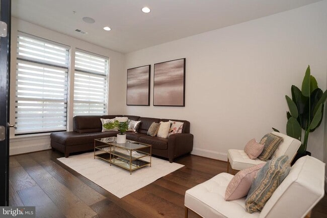 Building Photo - 44655 Provincetown Dr