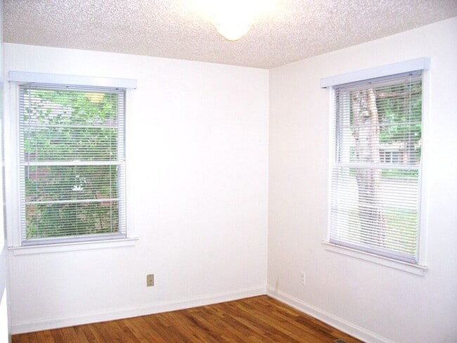 Building Photo - Cozy, Character-Filled Bungalow Close to It All