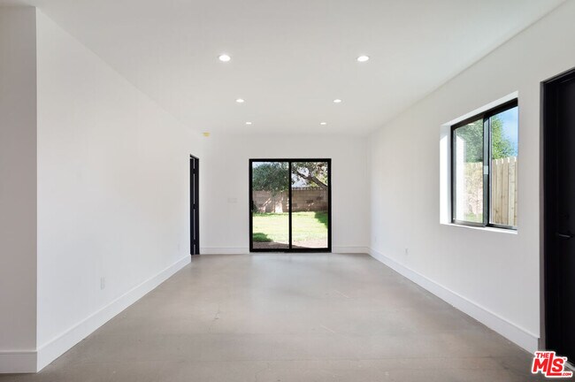 Building Photo - 6236 Sale Ave