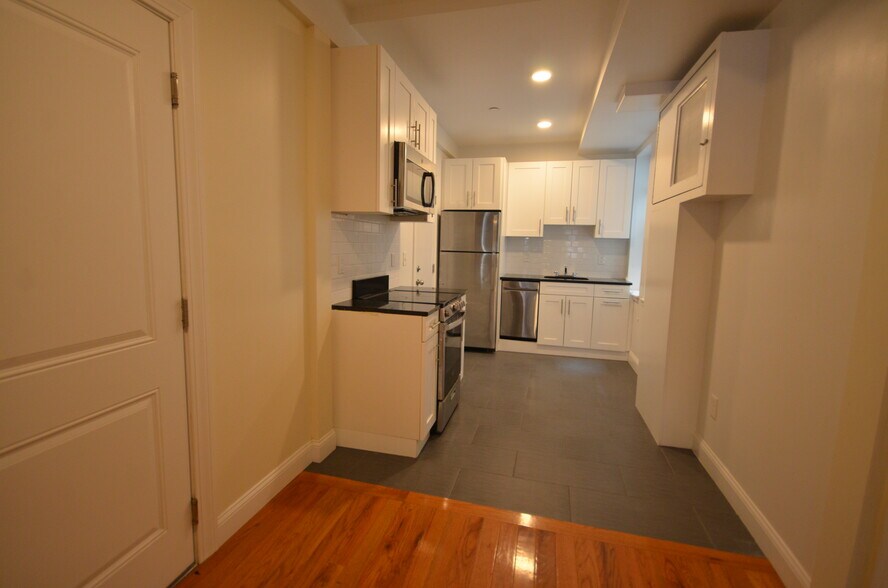 Building Photo - 129 Sutherland Rd