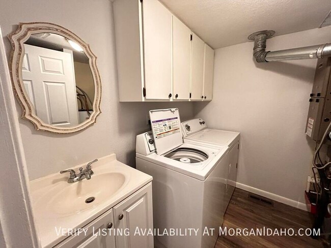 Building Photo - 6820 W Irving Ln