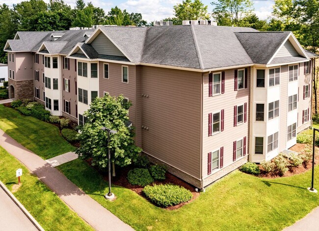Building Photo - 2 Bedroom/ 2 Bathroom End Unit Coming Avai...