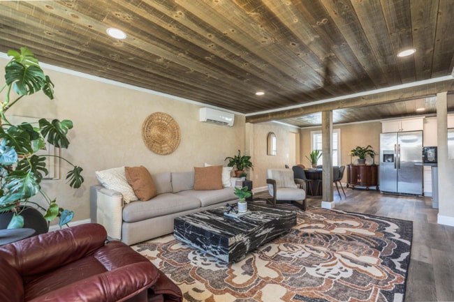 Building Photo - 730 Mammoth Rd