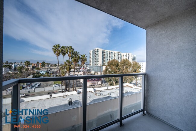 Building Photo - 11405 Chandler Blvd