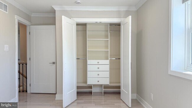 Building Photo - 10 Cedarbrook Dr