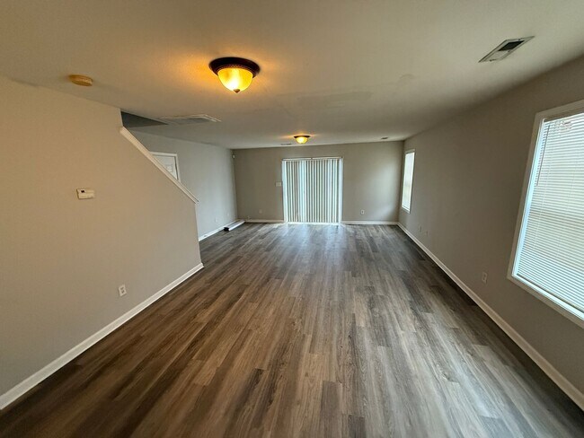 Building Photo - Well Maintained home in North Charlotte!