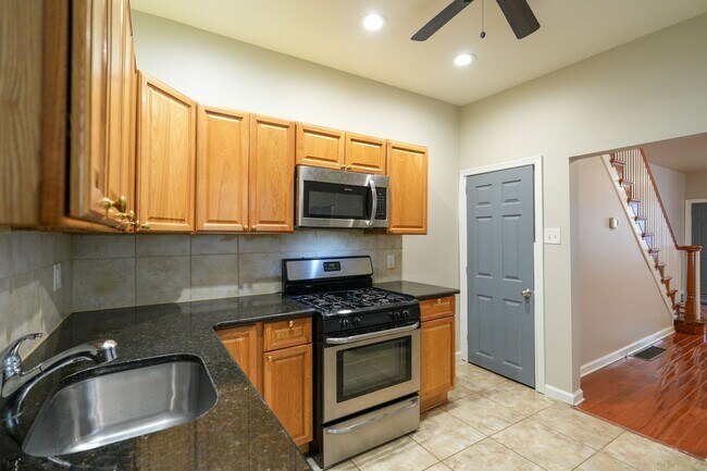 Building Photo - 2022 S Opal St