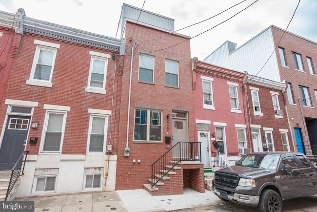 Building Photo - 2722 Latona St