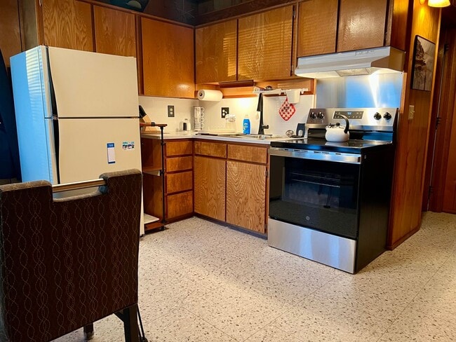 Building Photo - Ranch style one bedroom - Must see to appr...