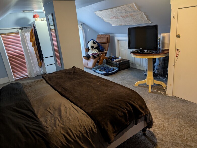 Building Photo - 636 Moody St