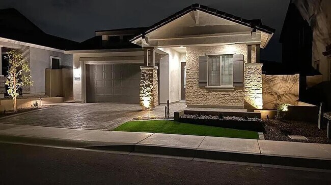 Building Photo - 820 E Ashurst Dr