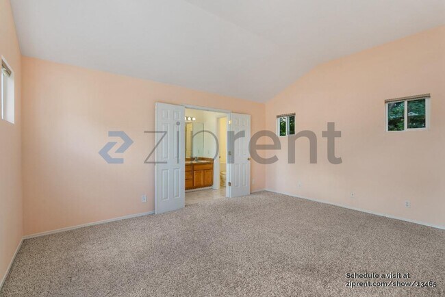 Building Photo - 15150 NE 8th Pl