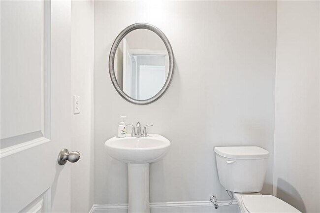 Building Photo - 5394 Pebblebrook Ln SE