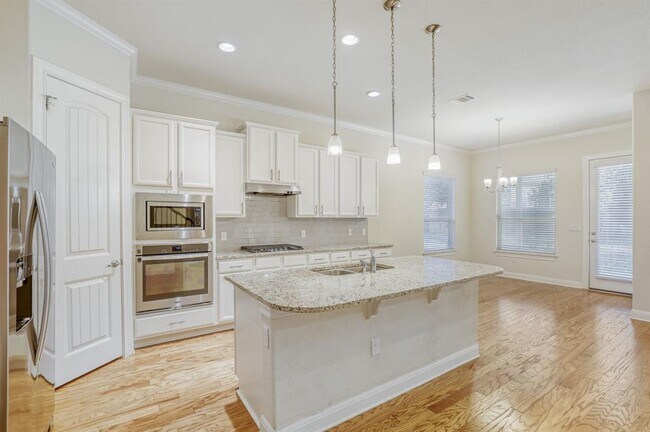 Building Photo - 600 Acadia Bnd