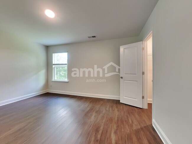 Building Photo - 611 Rivermist Dr