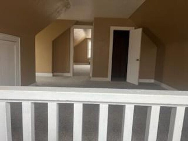 Building Photo - Adorable 3 Bedroom Home