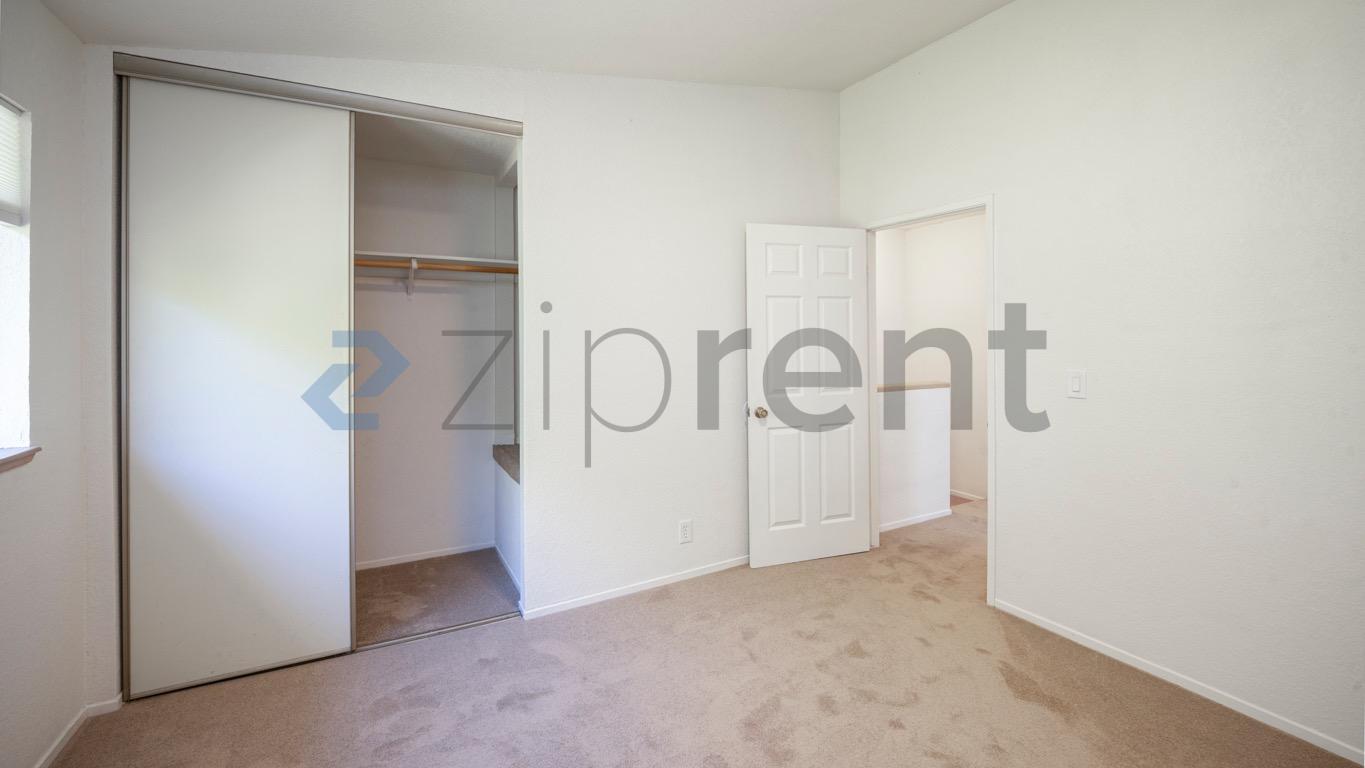 Building Photo - Unit