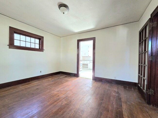 Building Photo - 1226 Blaine Ave