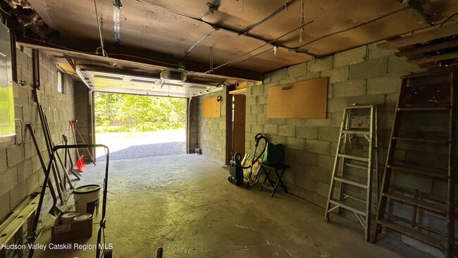 Building Photo - 12 Duzine Rd