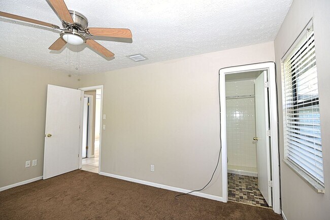 Main Bedroom - 2953 SE Bamboo St