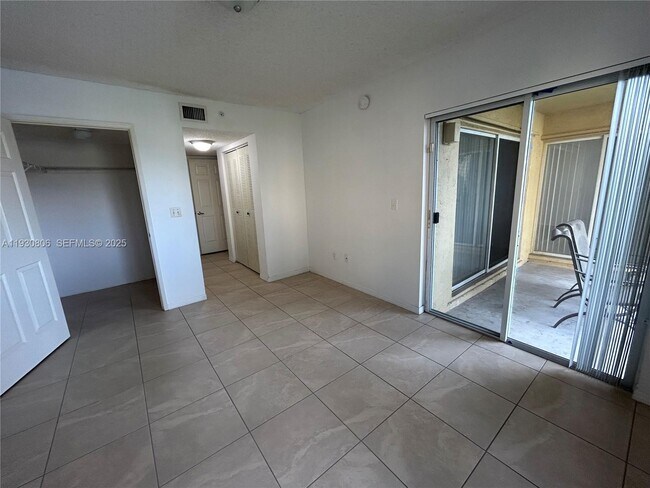 Building Photo - 2640 S University Dr