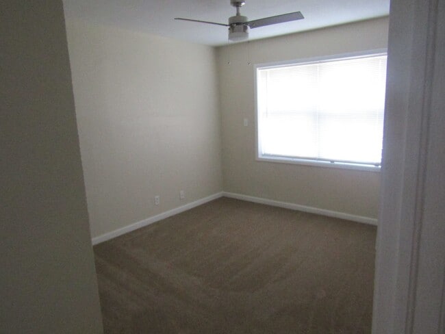 Building Photo - 3 bedroom 2 bath home