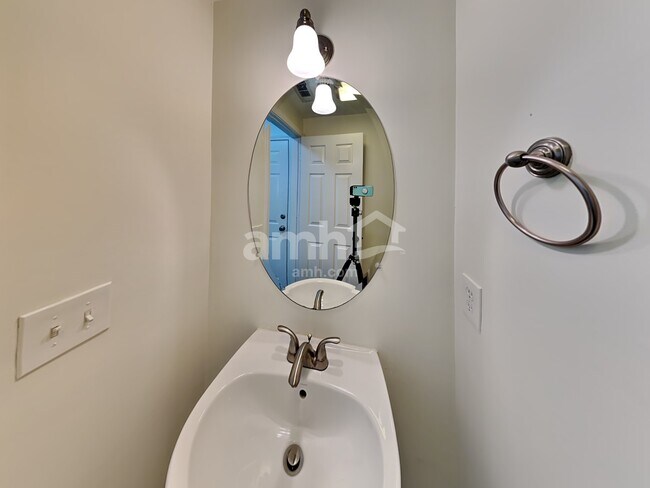 Building Photo - 222 Hiawassee Dr