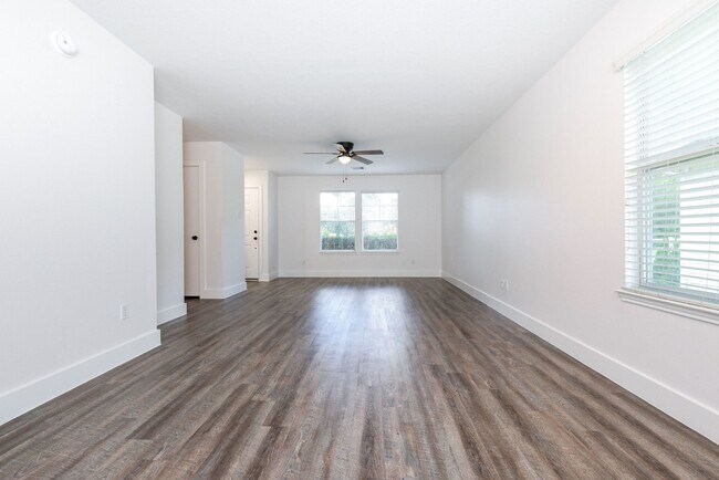 Building Photo - 10225 Farrell Dr