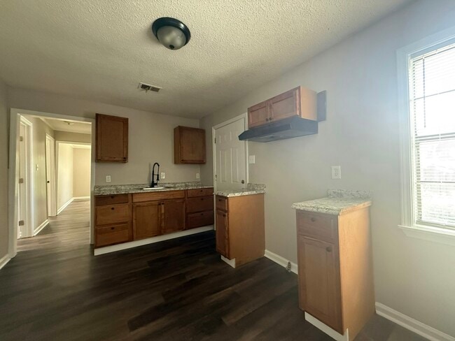 Building Photo - 2076 Goff Ave