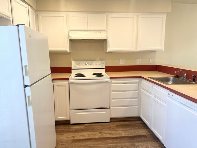Building Photo - *HALF OFF first full month of rent!* Darli...