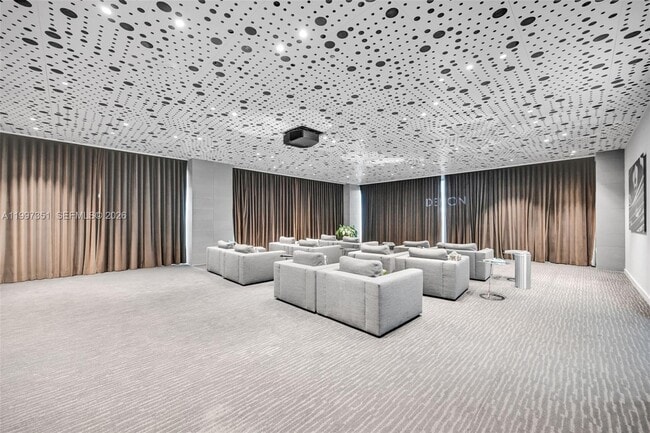 Building Photo - 460 NE 28th St