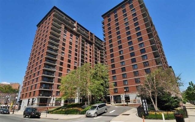 Building Photo - 700 1st St