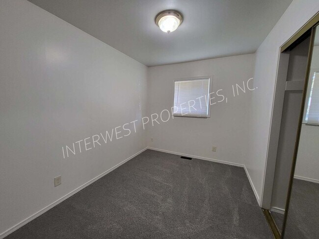 Building Photo - Charming 3 bd Home in Portland with W/D Ho...