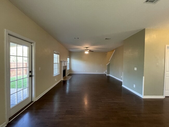 Building Photo - Home For Rent