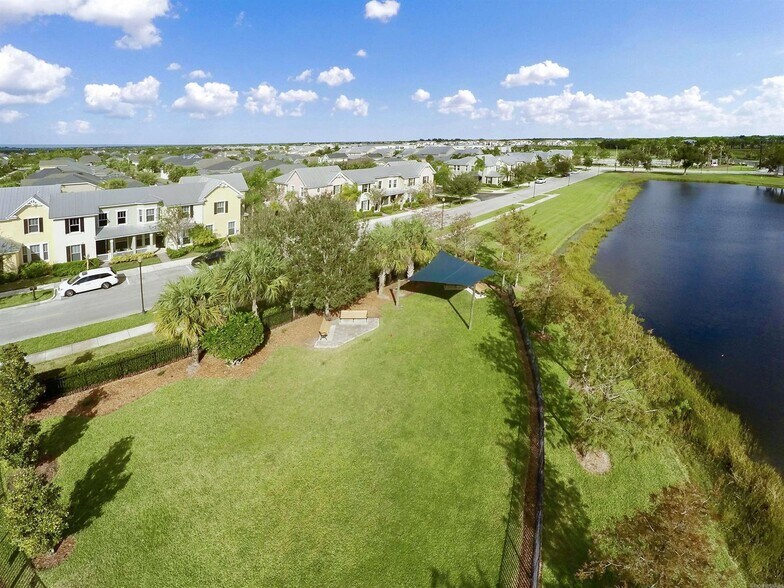 Building Photo - 9049 Dahlia Cir