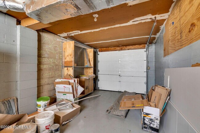 Building Photo - 117 Manhattan St