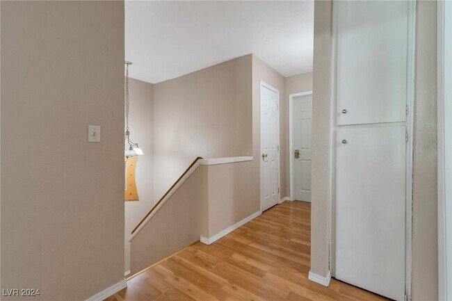 Building Photo - 3472 Townhouse Dr