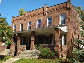 Building Photo - 2350 Summit St