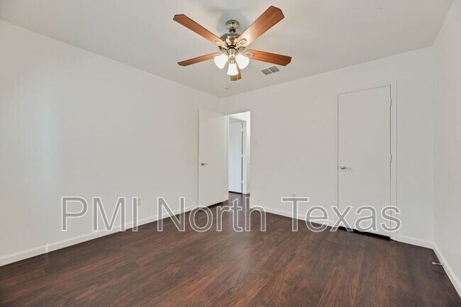 Building Photo - 1580 Chivalry Ln