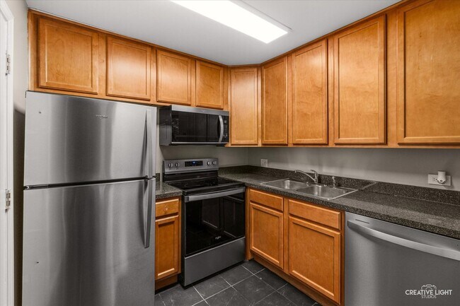Building Photo - 1601 Fairway Dr