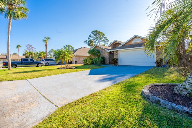 Building Photo - 3 Bedroom Home in Pelican Bay