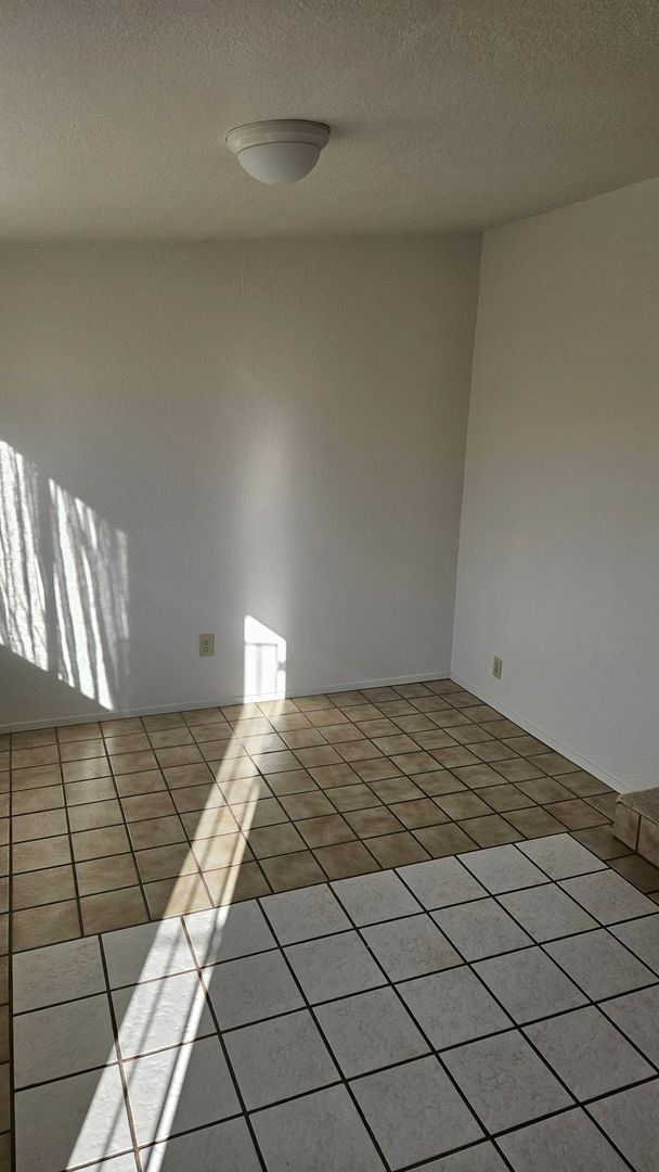 Building Photo - Two Bed One Bath Home with Shed and large backyard and large Driveway.