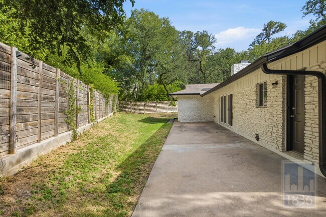 Building Photo - 2703 Burleson Rd