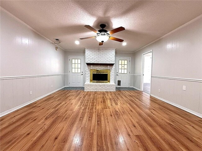 Building Photo - 955 Louise Ave