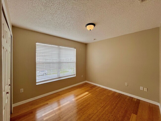 Building Photo - Beautiful 4 Bedroom Home in Maple Chase – Cypress Woods, Poinciana, FL