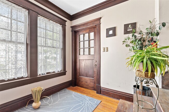 Building Photo - 806 Winbern St