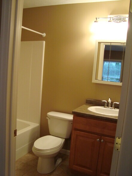 Building Photo - 35 Norton St